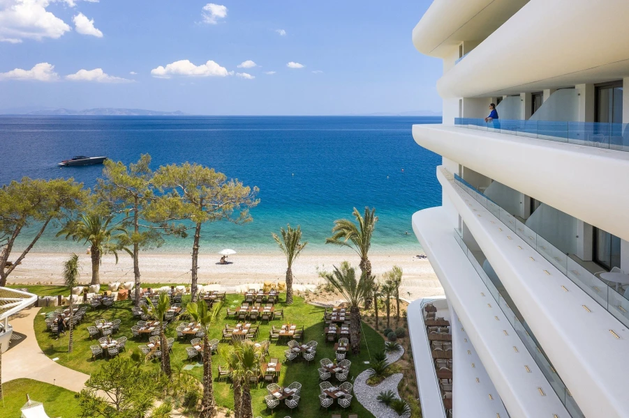 isla-brown-corinthia-drone-day-view-girl-on-balcony.jpg isla-brown-corinthia-drone-day-view-girl-on-balcony.jpg