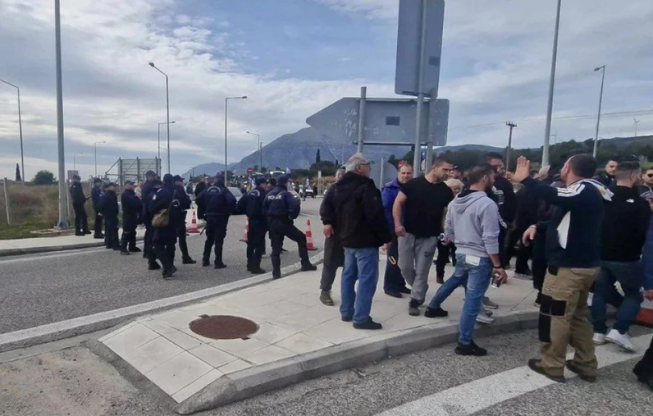          Αγρότες στη γέφυρα Ρίου - Αντιρρίου / intime     