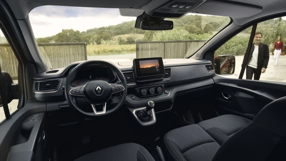 2021-new-renault-trafic-on-location-6.jpeg?v=0 2021-new-renault-trafic-on-location-6.jpeg?v=0