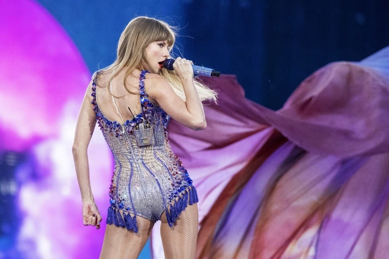 Taylor Swift performs during the Eras Tour/ EPA-SARAH YENESEL