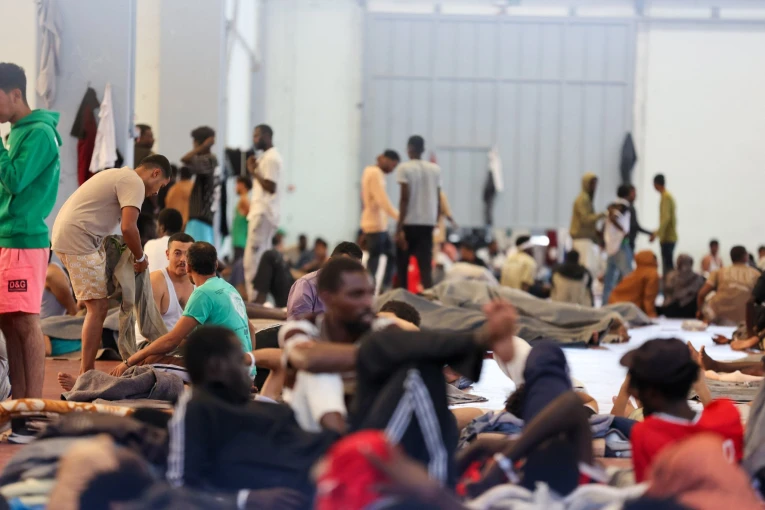 Μετανάστες στο εκθεσιακό κέντρο Αγυιάς Χανίων/INTIME