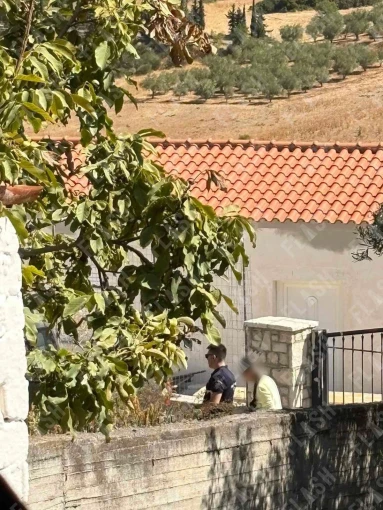 Η στιγμή της σύλληψης της 62χρονης/f;LASH.GR Η στιγμή της σύλληψης της 62χρονης/f;LASH.GR