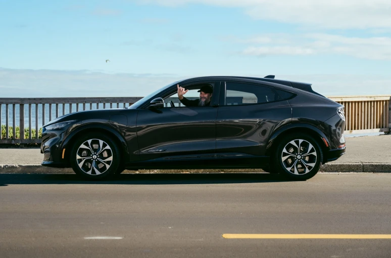 ford-mustang-mach-e-01.jpg?v=0