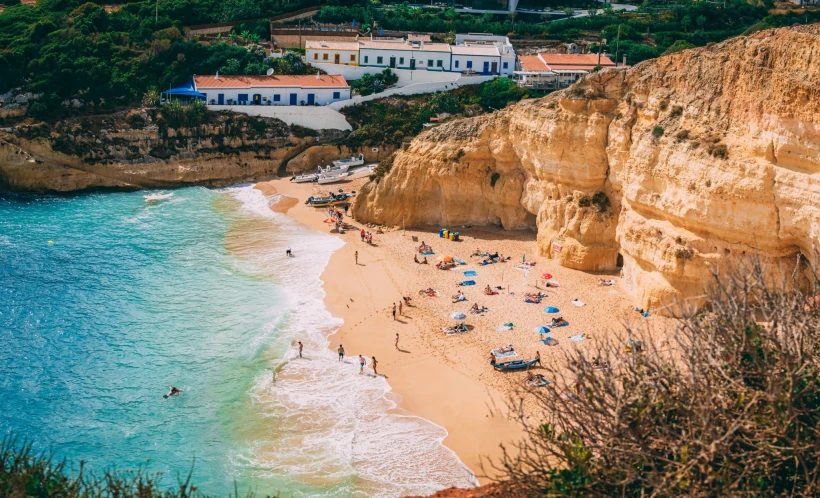 Praia de Benagil (IMAGO / Wirestock)  