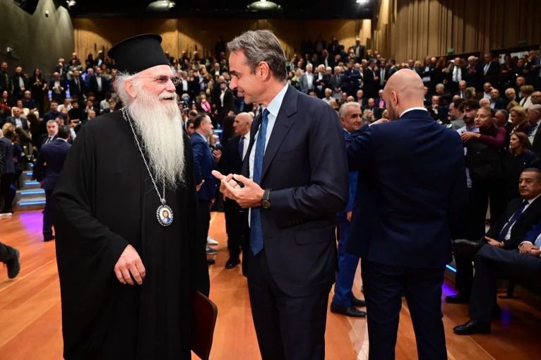 Ο Μητροπολίτης Μεσογαίας και Λαυρεωτικής Νικόλαος με τον Κυριάκο Μητσοτάκη Ο Μητροπολίτης Μεσογαίας και Λαυρεωτικής Νικόλαος με τον Κυριάκο Μητσοτάκη