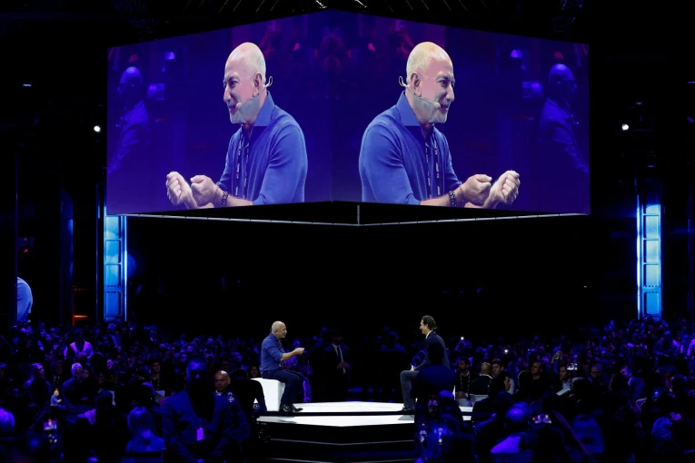          Φωτο: REUTERS/Remo Casilli TPX IMAGES OF THE DAY     