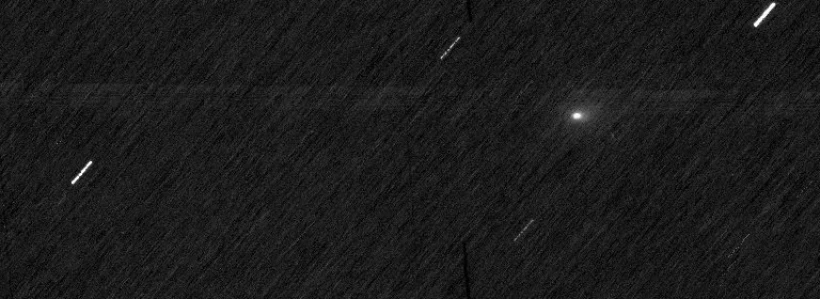 Η λευκή κουκίδα είναι ο κομήτης 3I/ATLAS (Φωτογραφία από την αποστολή ExoMars Trace Gas Orbiter της ESA στις 3 Οκτωβρίου 2025) / Reuters