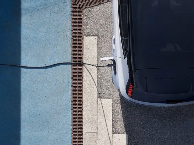 353789-volvo-cars-launches-free-charging-initiative.jpg?v=0