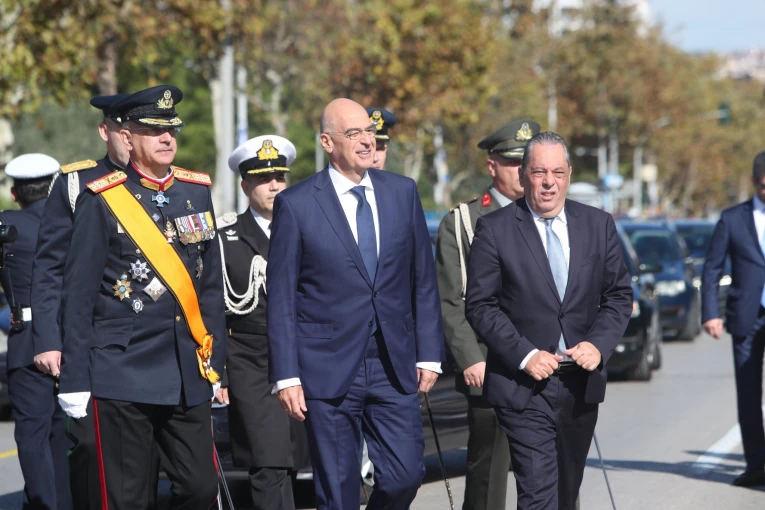 Οι υπουργοί Εθνικής Άμυνας Ελλάδας και Κύπρου, Νίκος Δένδιας και Βασίλης Πάλμας προσέρχονται στην παρέλαση, Βασίλης Βερβερίδης/Eurokinissi