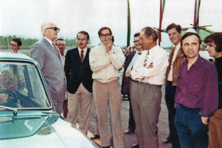 Φωτογραφία αρχείου Wikimedia commons ο Enzo Ferrari με τον Gian Paolo Dallara 