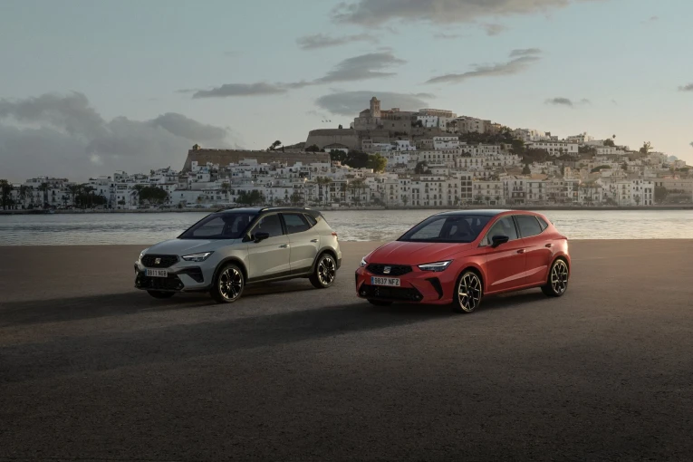 seat-ibiza-arona-01.jpg?v=0