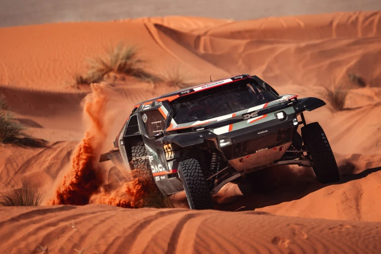 the-dacia-sandriders-wins-big-loeb-triumphs-in-morocco-boulanger-is-world-navigators-champion-2.jpg?v=0