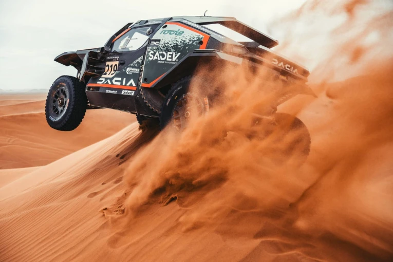 the-dacia-sandriders-wins-big-loeb-triumphs-in-morocco-boulanger-is-world-navigators-champion-3.jpg?v=0