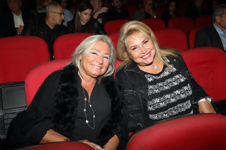 Η Λουκίλα Καρρέρ με την αδερφή της, Ναλίτα / φωτογραφία NDP