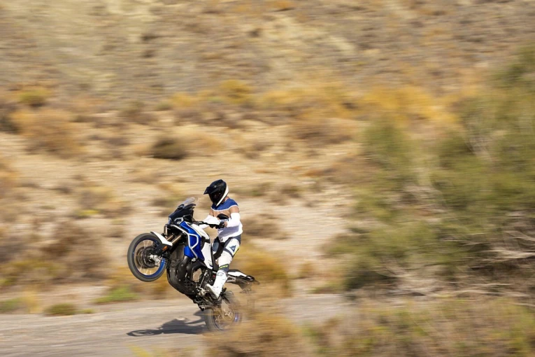 Η Enduro Veloce αποδίδει 124 ίππους στις 10.000 σ.α.λ. και 102 Nm ροπής στις 7.000 σ.α.λ.