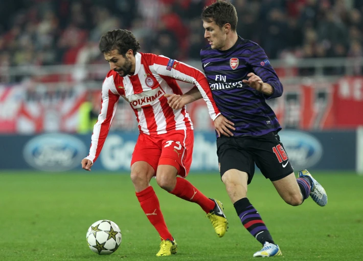 O Άαρον Ράμσεϊ κόντρα στον Ολυμπιακό για την φάση των ομίλων του Champions League τo 2012/ ΑΠΕ ΜΠΕ