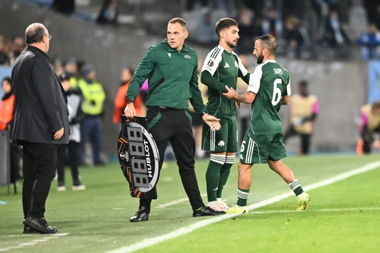 Ο Τσέριν περνάει στο ματς στη θέση του Σιώπη/Eurokinissi