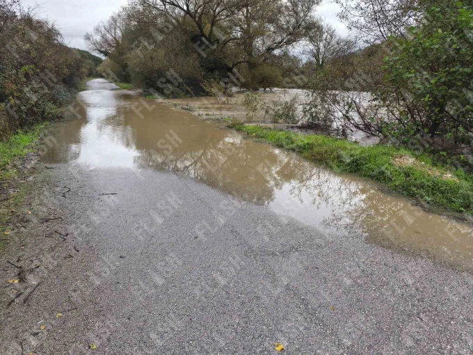 Ξεχείλισε ο Καλαμάς λόγω των ισχυρών βροχοπτώσεων / Φωτ.: flash.gr