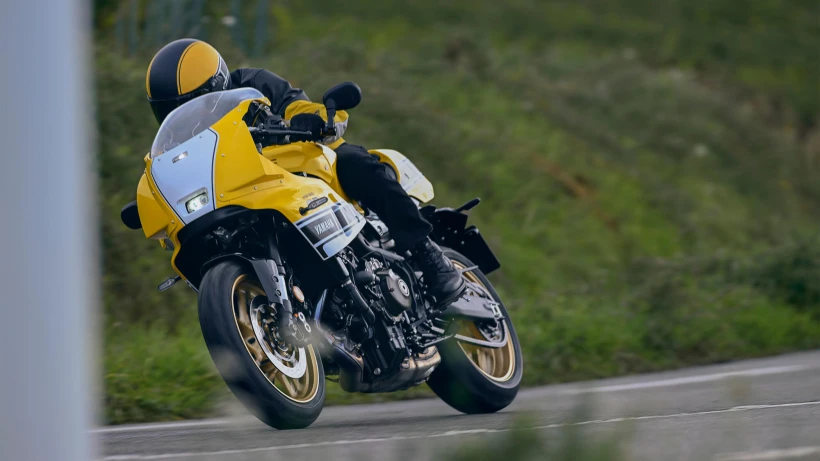 2026yamaha-xs850gp-legend-yellowaction1.jpg?v=0