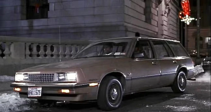 Στο “The Preacher’s Wife”, ο πάστορας οδηγεί ένα Chevrolet Cavalier Wagon του 1984.