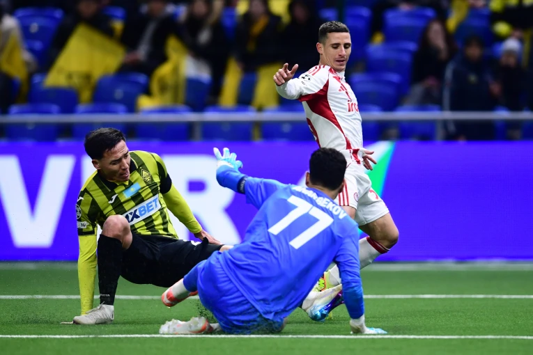 Ο Ποντένσε απέναντι στον φανταστικό Αναρμπέκοφ/ Eurokinissi