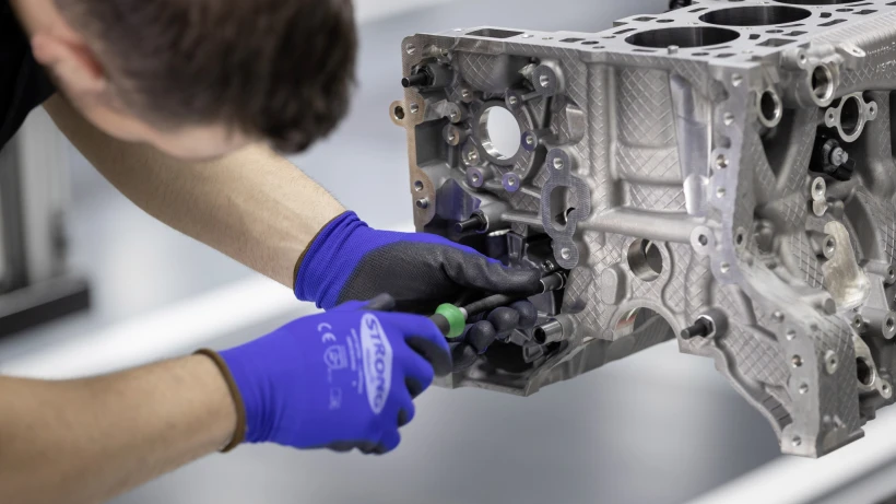 mercedes-amg-2-40-litre-m-139-engine.jpg?v=0