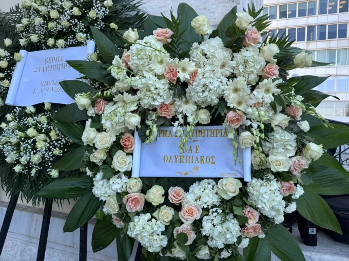 Το στεφάνι της ΠΑΕ Ολυμπιακός 