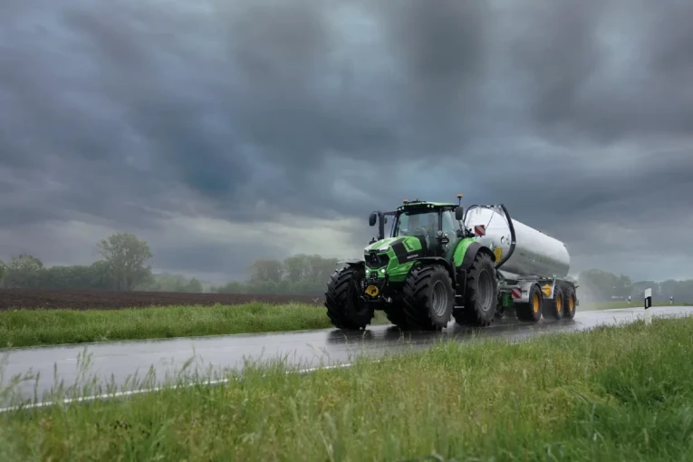 deutzfahr-8series4.jpg?v=0