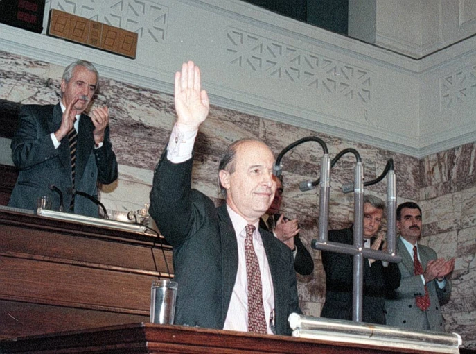 Από την ομιλία του Κώστα Σημίτη προς τους βουλευτές αμέσως μετά την εκλογή του / Φωτ.: ΑΠΕ-ΜΠΕ