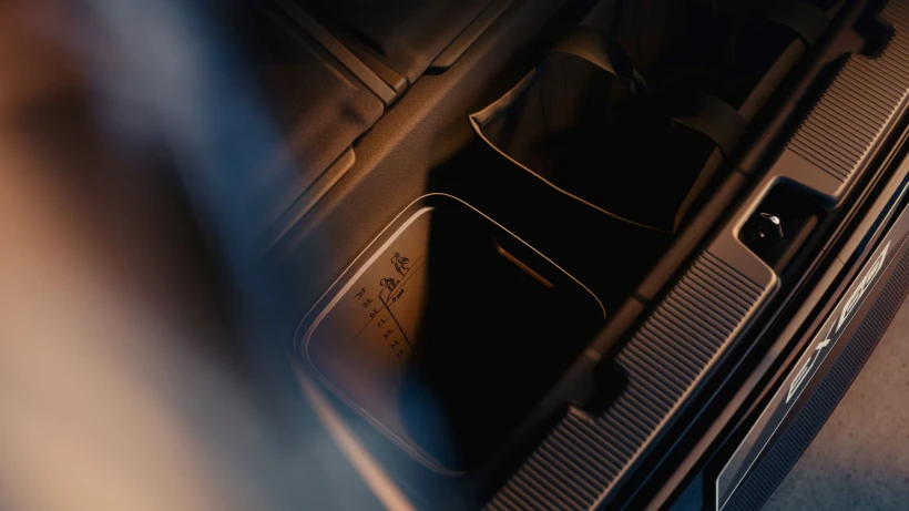 ex60-interior-smart-storage.jpg?v=0