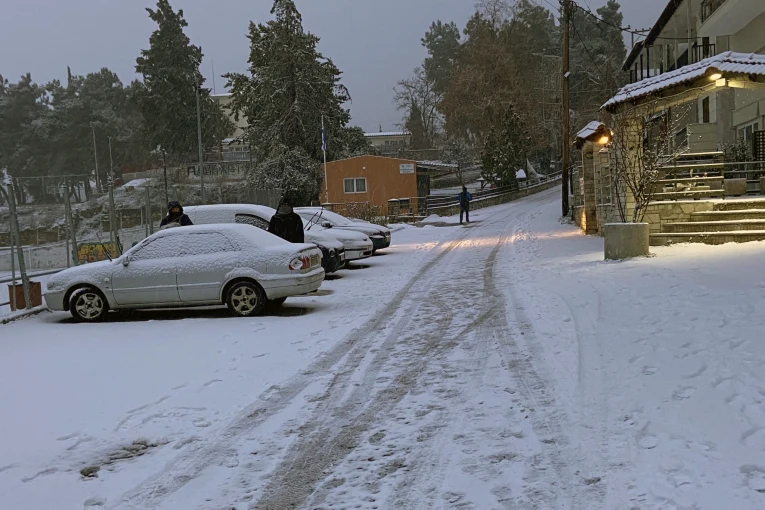 ΧΙΟΝΟΠΤΩΣΗ ΣΤΟ ΧΟΡΤΙΑΤΗ ΘΕΣΣΑΛΟΝΙΚΗΣ (ΦΩΤΟ: INTIME NEWS)