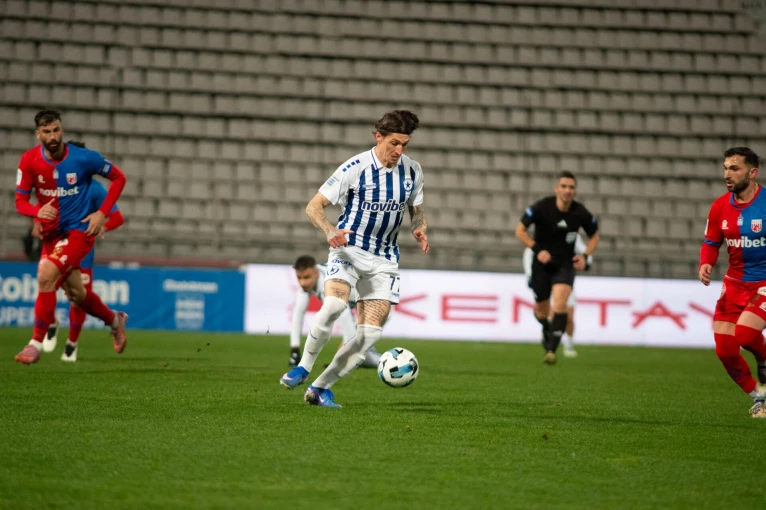 Eurokinissi Η επιστροφή του Τσούμπερ στη Super League με τη φανέλα του Ατρομήτου