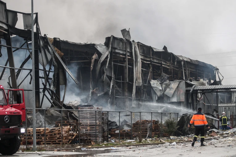 Φωτιά στο εργοστάσιο της «Βιολάντα» / Φωτ.: Eurokinissi