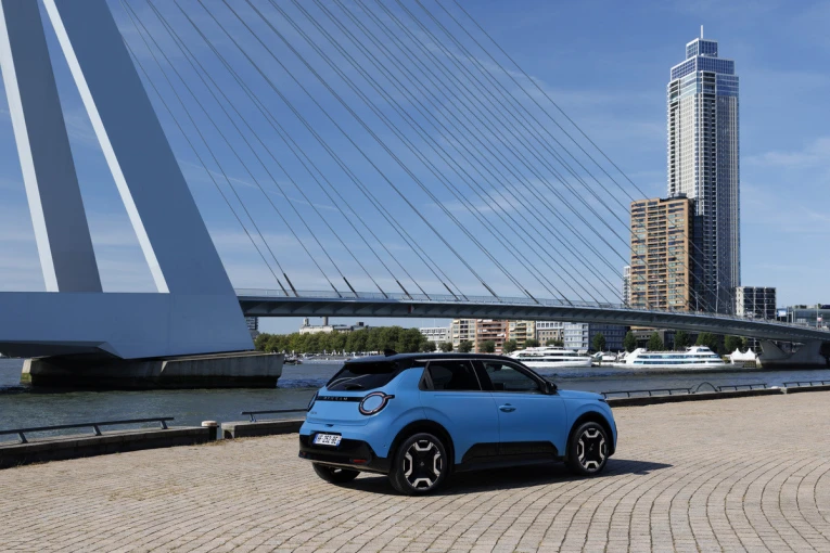 nissanmicra6thgen6-DhMbk.jpg?v=0