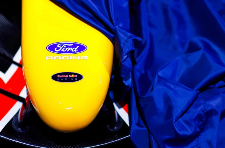 oracle-red-bull-racing-red-bull-ford-powertrains-06.jpg?v=0