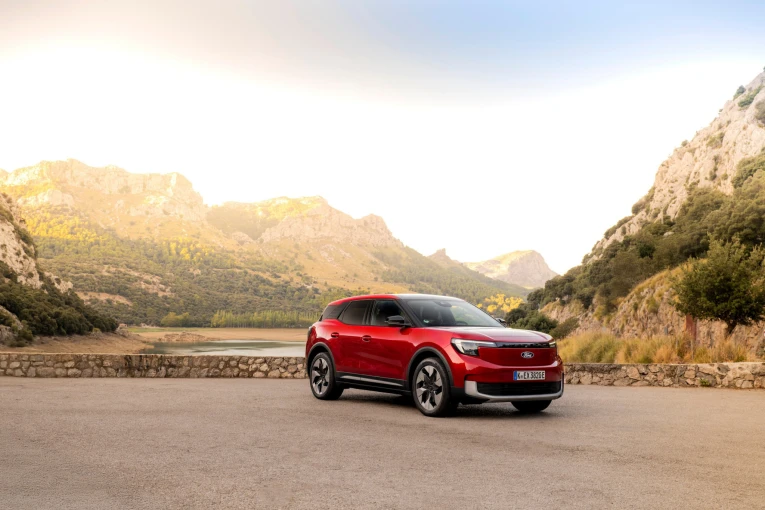2026-ford-explorer-rapid-red-exterior-01.jpg?v=0