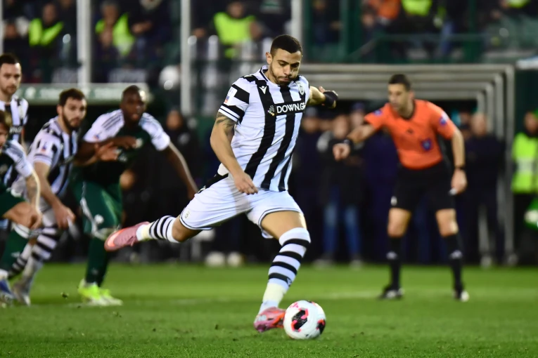 Ο Γιακουμάκης σκοράρει από την άσπρη βούλα / Eurokinissi