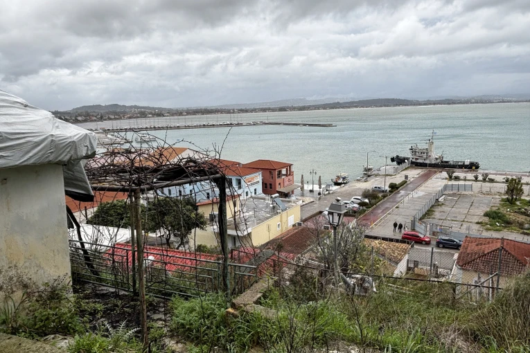 ΕΚΚΕΝΩΣΗ 10 ΣΠΙΤΙΩΝ ΛΟΓΩ ΚΑΤΟΛΙΣΘΗΣΗΣ ΣΤΟ ΚΑΤΑΚΟΛΟ (ΦΩΤΟΓΡΑΦΙΕΣ: apohxos.gr/INTIME NEWS)