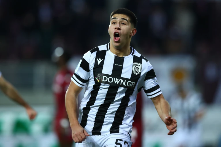 Ο Χατσίδης πανηγυρίζει το γκολ που πέτυχε/Eurokinissi