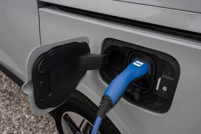ford-e-tourneo-courier-04.jpg?v=0