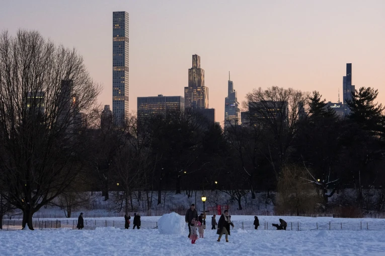 People walk through snow in Central Park/ REUTERS/Adam Gray