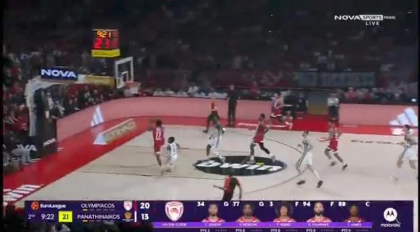 <i><b>Ο ΜακΚίσικ περνάει στα πόδια τον προσωπικό του αντίπαλο</b></i>