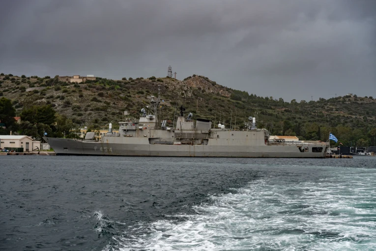 ΝΑΥΣΤΑΘΜΟΣ ΣΑΛΑΜΙΝΑΣ - ΦΡΕΓΑΤΑ "ΨΑΡΑ"  (ΦΩΤΟ: INTIME NEWS / ΧΑΛΚΙΟΠΟΥΛΟΣ ΝΙΚΟΣ)