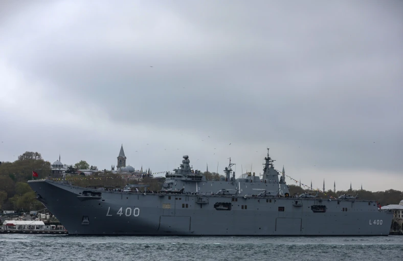 Το «μίνι» αεροπλανοφόρο TCG Anadolu (φωτο: ΑΠΕ-ΜΠΕ/EPA/ERDEM SAHIN)
