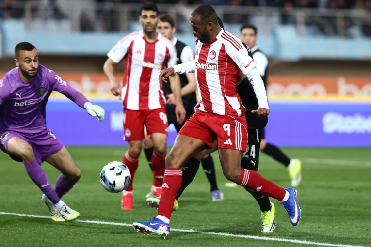 Ασταμάτητος ο Ελ Κααμπί στο Παγκρήτιο στάδιο κόντρα στον ΟΦΗ / Πηγή: Eurokinissi