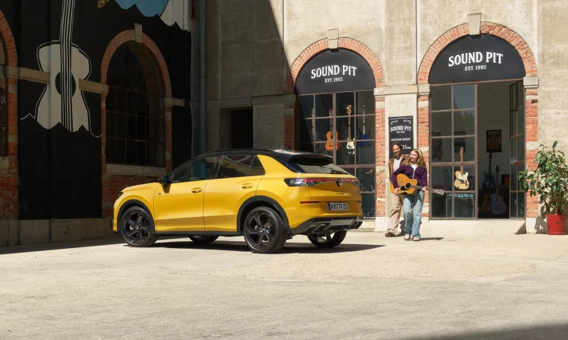 t-roc-parking-in-western-scenery.jpg?v=0