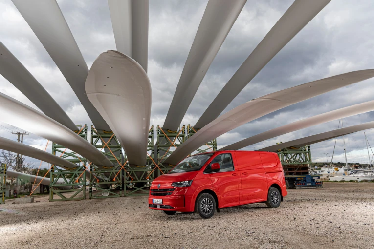 transporter-plug-in-hybrid.jpg?v=0
