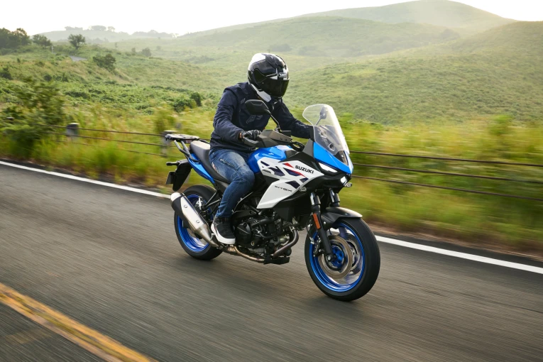 sv650gxrqm7-action-50.jpg?v=0