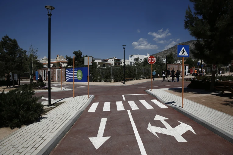 Φωτογραφία ΑΠΕ-ΜΠΕ Το πάρκο Κυκλοφοριακής Αγωγής του Δήμου Γλυφάδας, κατά τη διάρκεια της εκδήλωσης του υπουργείου Υποδομών και Μεταφορών με τίτλο «Η Ελλάδα δημιουργεί κουλτούρα οδικής ασφάλειας» -ΜΠΕ/ΓΙΑΝΝΗΣ ΚΟΛΕΣΙΔΗΣ