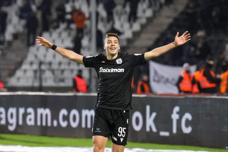 Οι πανηγυρισμοί του Τζίμα μετά το «παρθενικό» του γκολ με τον ΠΑΟΚ. Eurokinissi